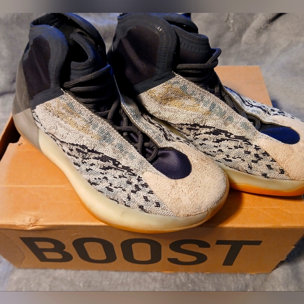 Adidas YZY QNTM Boost Basketball Sneakers Size 8